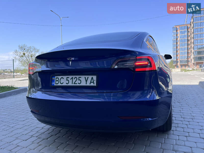 Седан Tesla Model 3 2019 в Львове