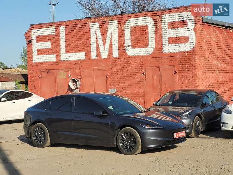 Седан Tesla Model 3 2024 в 