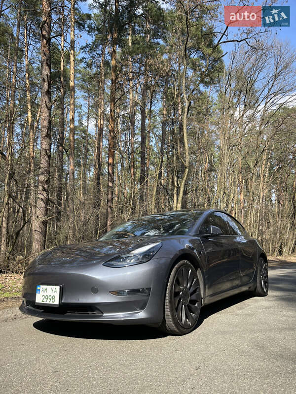 Седан Tesla Model 3 2022 в 