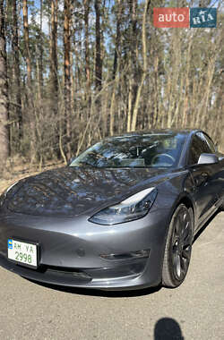 Седан Tesla Model 3 2022 в 