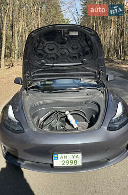 Седан Tesla Model 3 2022 в 
