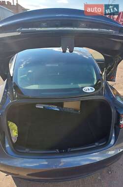 Седан Tesla Model 3 2021 в 