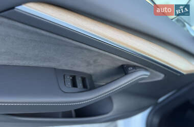 Седан Tesla Model 3 2018 в 