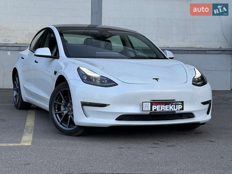 Седан Tesla Model 3 2023 в 