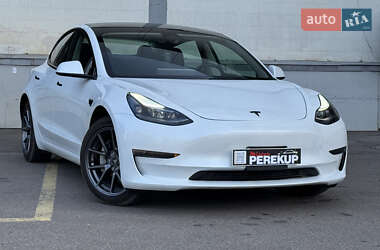 Седан Tesla Model 3 2023 в 