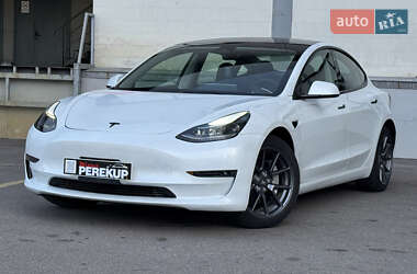 Седан Tesla Model 3 2023 в 