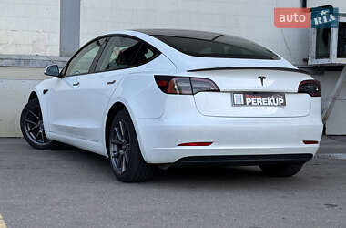 Седан Tesla Model 3 2023 в 