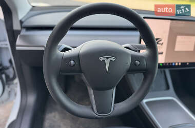 Седан Tesla Model 3 2023 в 