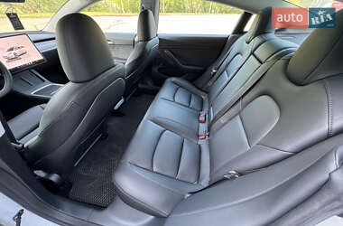 Седан Tesla Model 3 2023 в 