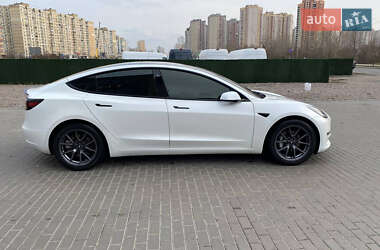 Седан Tesla Model 3 2021 в Киеве