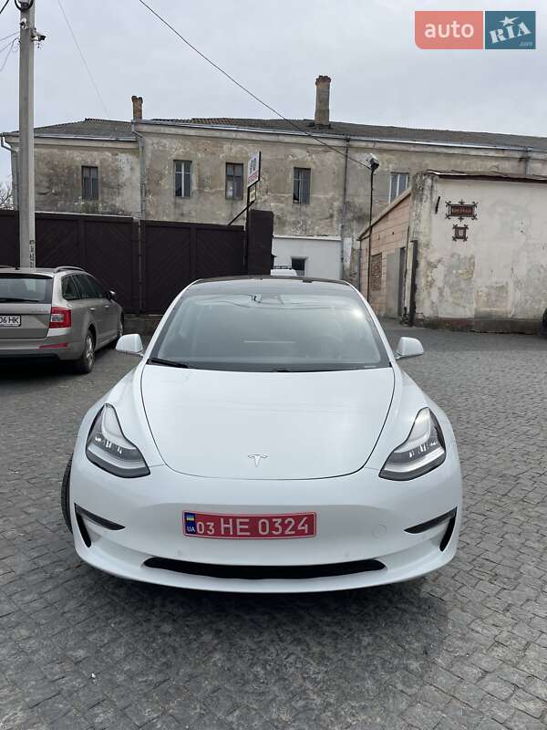 Седан Tesla Model 3 2020 в Луцке