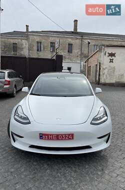 Седан Tesla Model 3 2020 в 