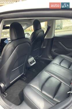 Седан Tesla Model 3 2020 в 