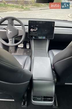 Седан Tesla Model 3 2020 в 