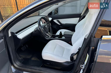 Седан Tesla Model 3 2018 в Черкассах