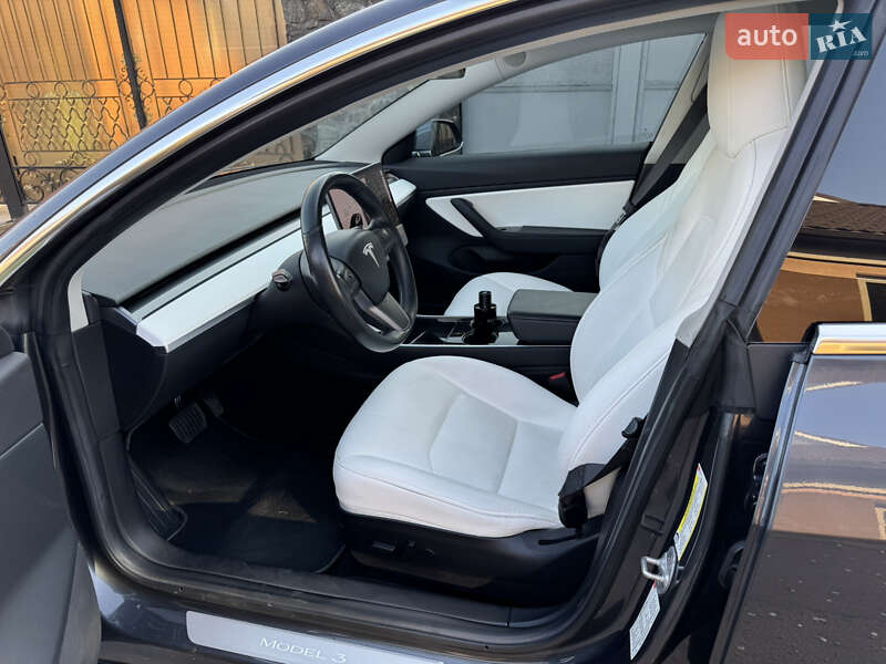 Седан Tesla Model 3 2018 в Черкассах