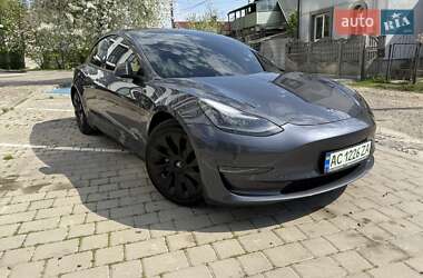 Седан Tesla Model 3 2022 в 