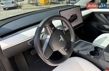 Седан Tesla Model 3 2022 в 