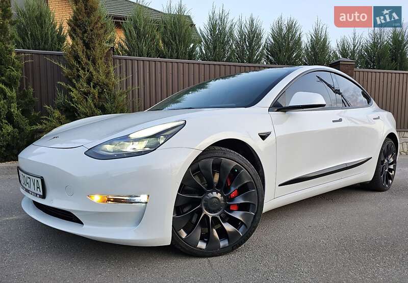 Седан Tesla Model 3 2022 в 