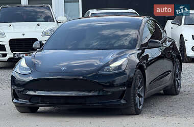 Седан Tesla Model 3 2022 в 