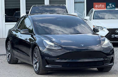 Седан Tesla Model 3 2022 в 
