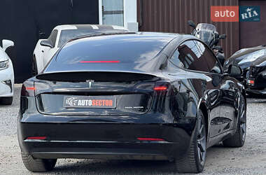 Седан Tesla Model 3 2022 в 