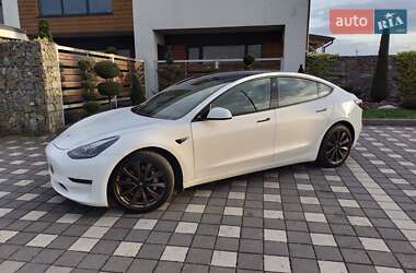 Седан Tesla Model 3 2021 в 