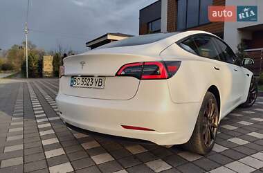 Седан Tesla Model 3 2021 в 