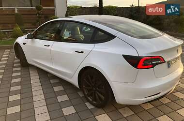Седан Tesla Model 3 2021 в 