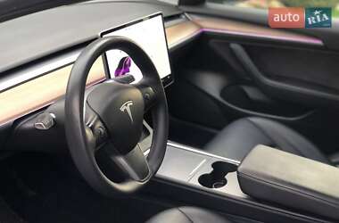 Седан Tesla Model 3 2021 в 