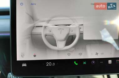 Седан Tesla Model 3 2021 в 