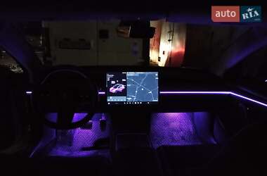 Седан Tesla Model 3 2021 в 