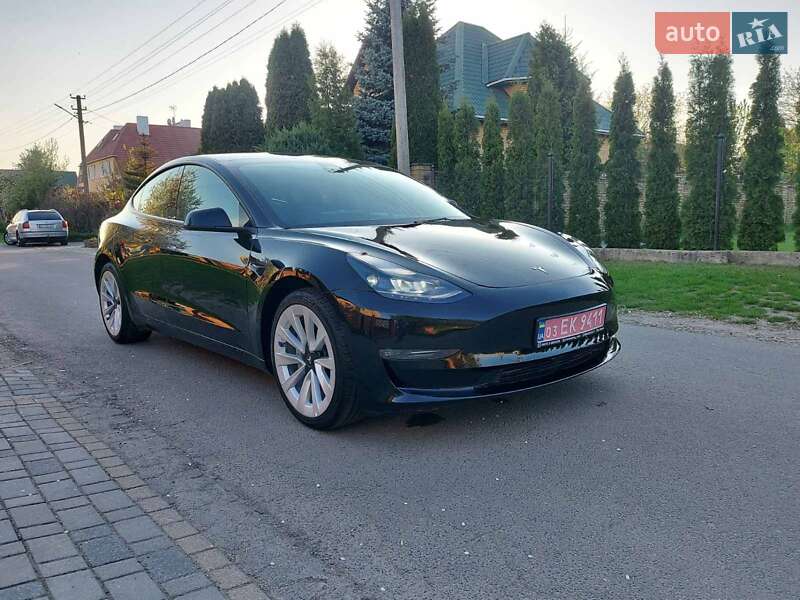 Седан Tesla Model 3 2023 в 
