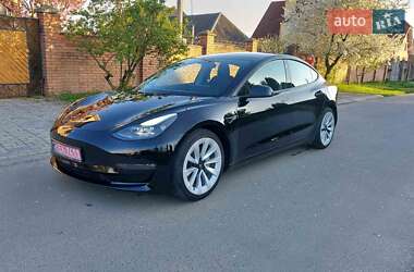 Седан Tesla Model 3 2023 в 