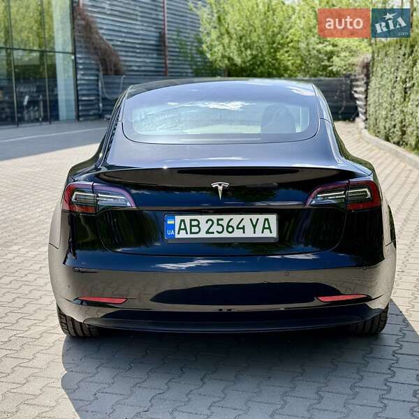 Седан Tesla Model 3 2021 в Виннице