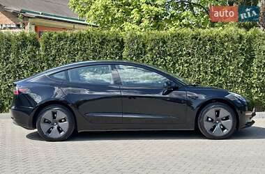 Седан Tesla Model 3 2021 в 
