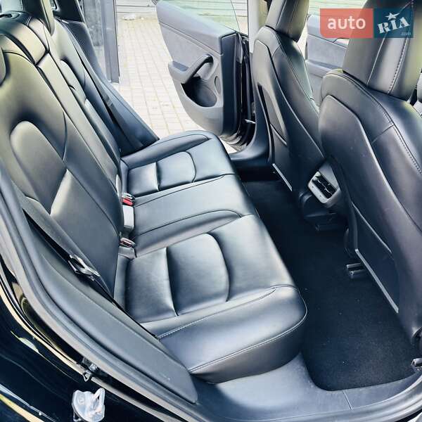 Седан Tesla Model 3 2021 в Виннице