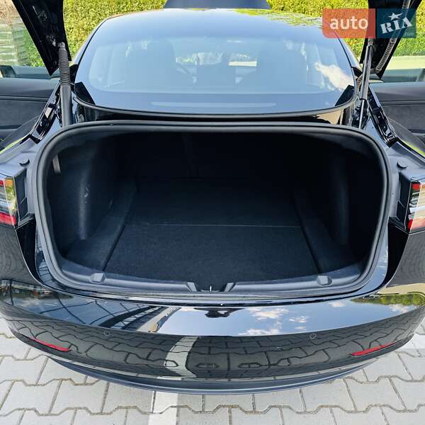Седан Tesla Model 3 2021 в Виннице
