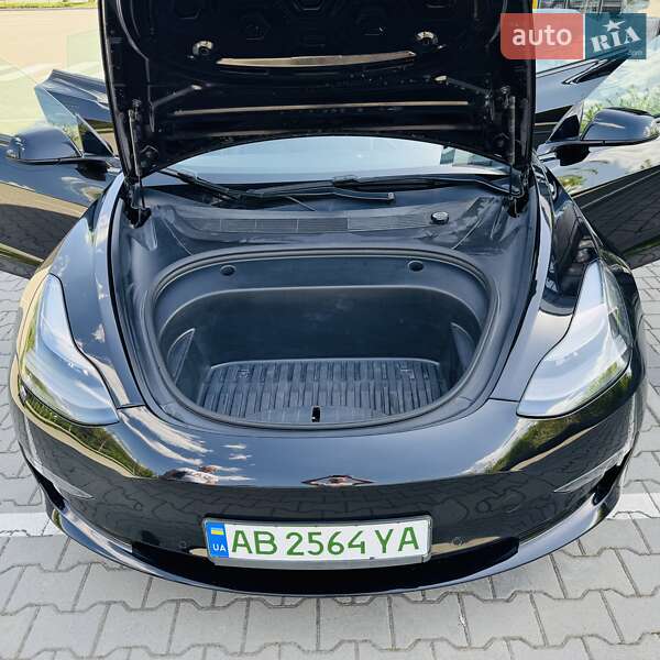 Седан Tesla Model 3 2021 в Виннице