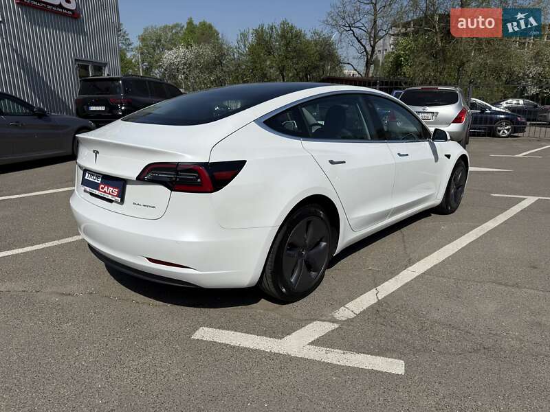 Седан Tesla Model 3 2019 в Киеве