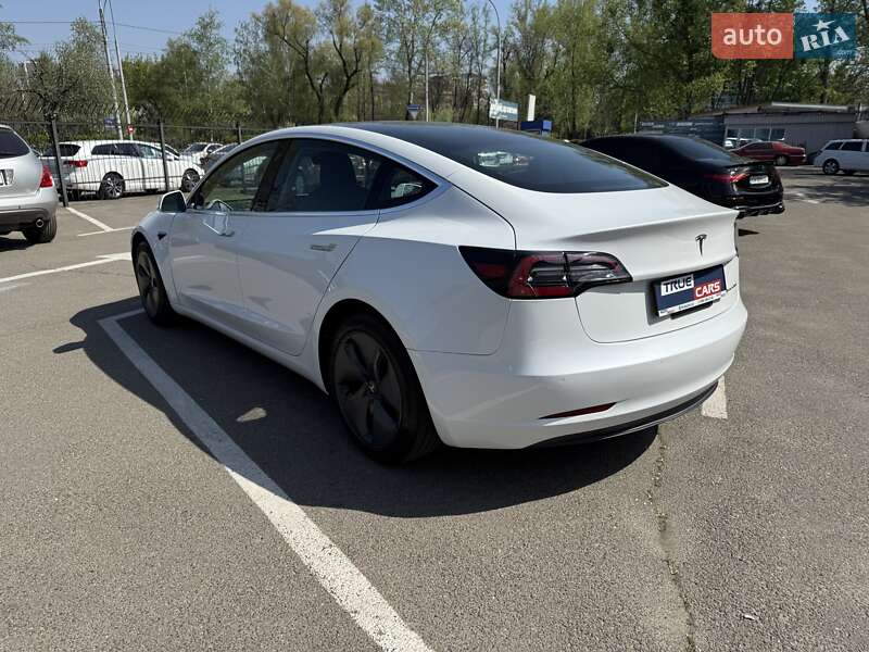 Седан Tesla Model 3 2019 в Киеве