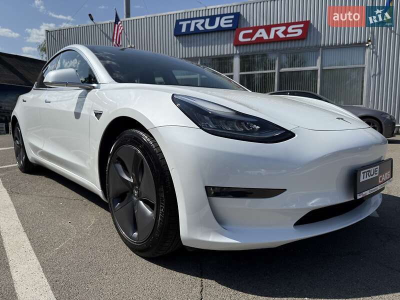 Седан Tesla Model 3 2019 в Киеве