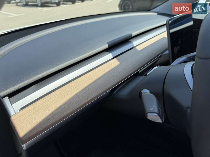 Седан Tesla Model 3 2019 в Киеве