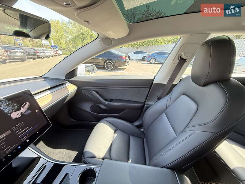 Седан Tesla Model 3 2019 в Киеве