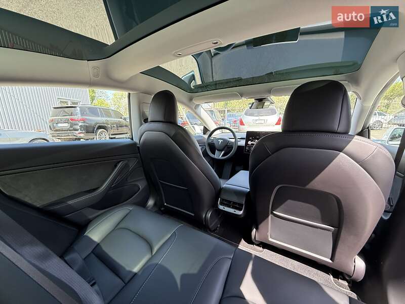 Седан Tesla Model 3 2019 в Киеве