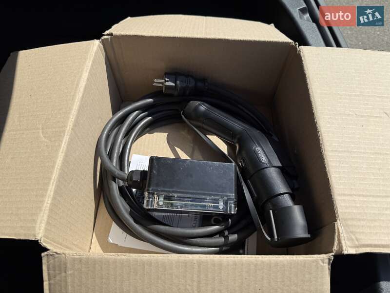 Седан Tesla Model 3 2019 в Киеве