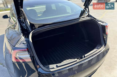 Седан Tesla Model 3 2023 в 
