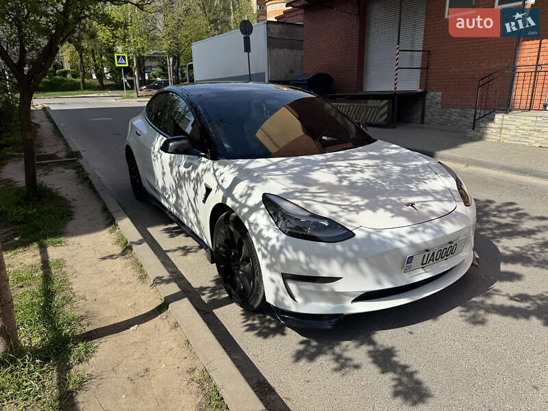 Седан Tesla Model 3 2023 в Тернополе