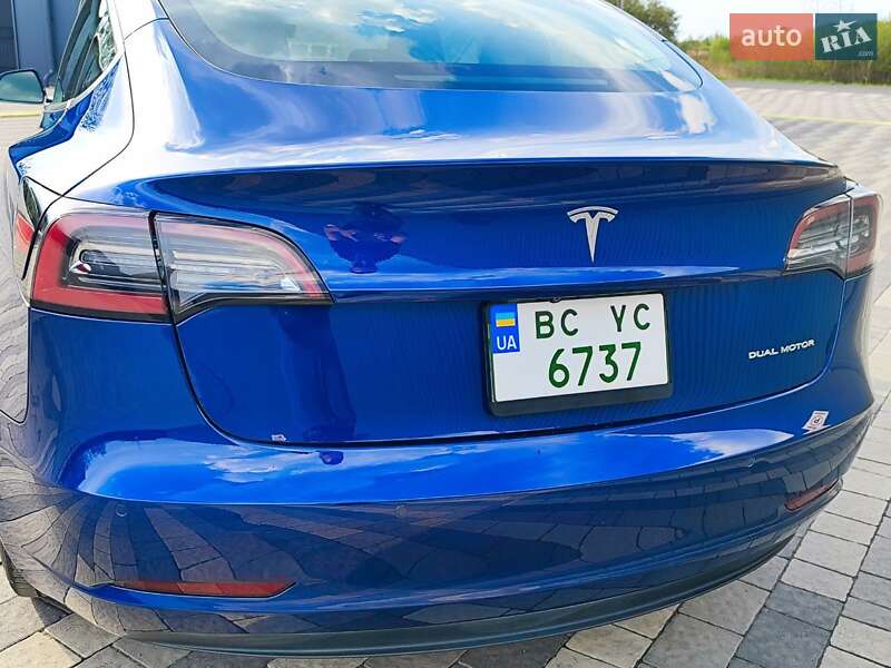 Седан Tesla Model 3 2019 в Львові