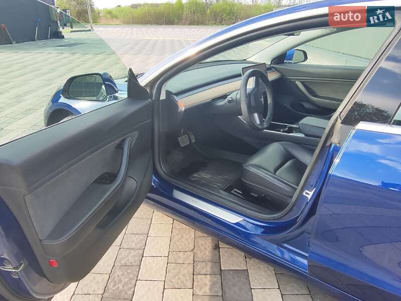 Седан Tesla Model 3 2019 в Львові